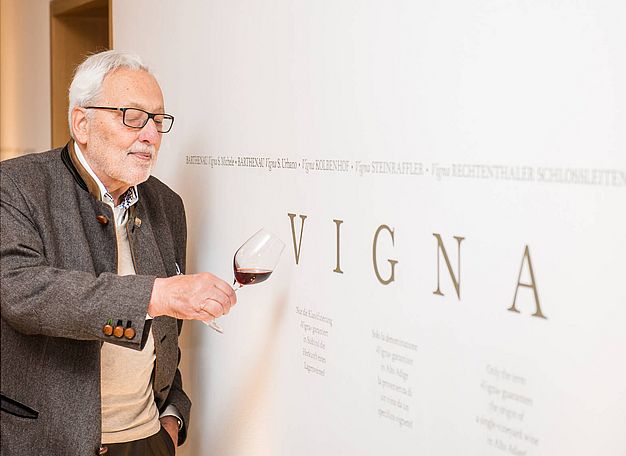 Winzer, Südtirol: Weingut J. Hofstätter, Familienbetrieb